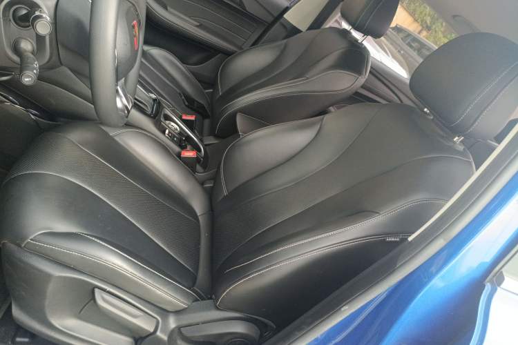 Used Roewe i5 2020 1.5L Automatic 4G Connect Luxury Flagship Edition
