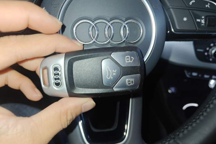 Used Audi A4L 2020 40 TFSI Fashionable and Elegant Model
