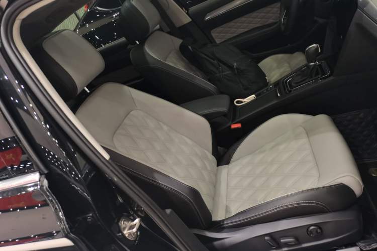 Used Volkswagen Magotan 2023 2 Million Units Limited Edition 330TSI DSG Leading Version