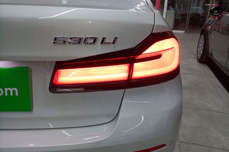 Used BMW 5 Series 2022 Second Facelift 530Li Luxury Edition Premium Package
