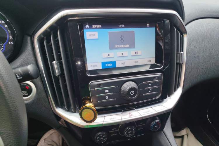 Used JMC Yusheng S350 2016 2.0T Automatic 4x4 Gasoline Luxury Version with Sunroof 7 Seats
