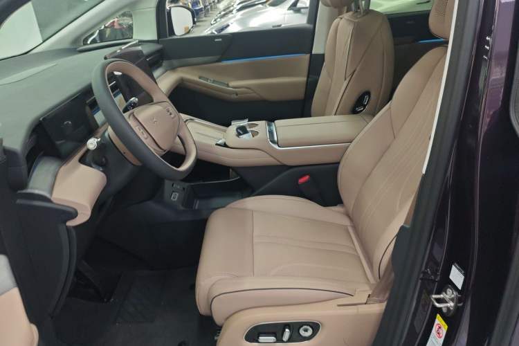 Used XPeng X9 2025 650 Long-Range Max
