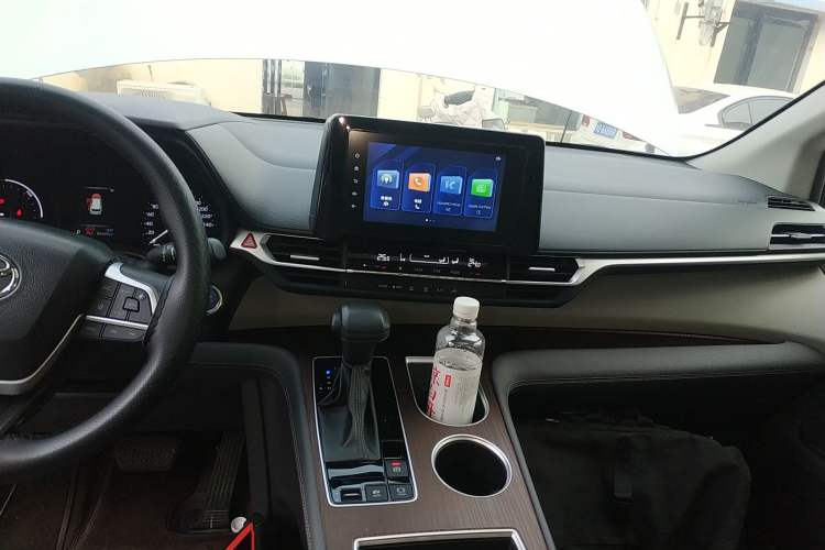 Used Toyota Sienna 2023 2.5L Hybrid Comfort Edition