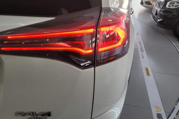 Used Toyota RAV4 2016 2.5L Automatic 4x4 Elite Edition
