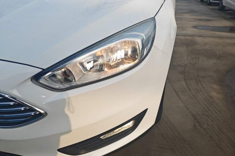 Used Ford Focus 2015 Sedan 1.6L Automatic Comfort Model
