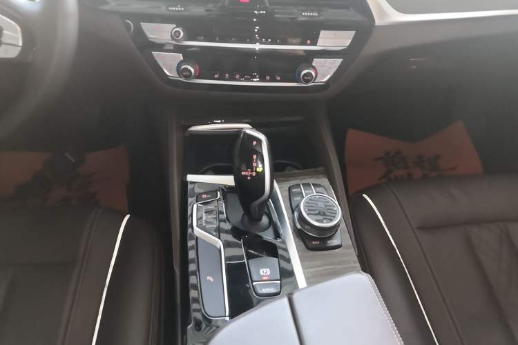 Used BMW 5 Series 2019 Facelifted 530Li Leading Edition Luxury Package