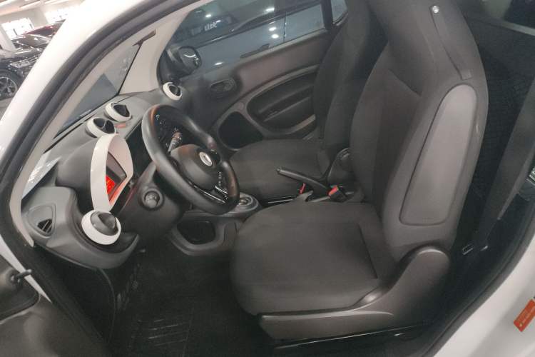 Used  fortwo 2015 1.0L 52 kW hardtop Dynamic version
