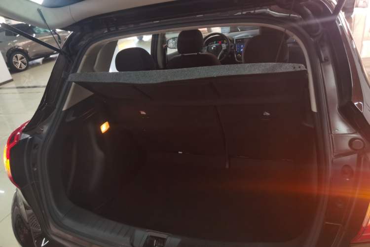 Used Nissan Tiida 2016 1.6L CVT Cool Dynamic Edition