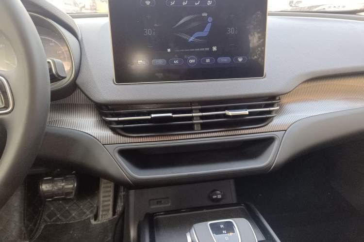 Used Hongqi E-QM5 2023 Base Travel Edition
