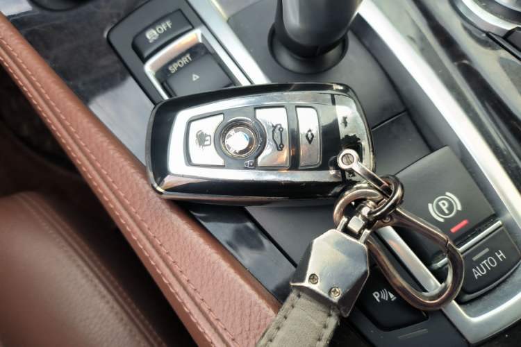 Used BMW 5 Series 2017 525Li Leading Model
