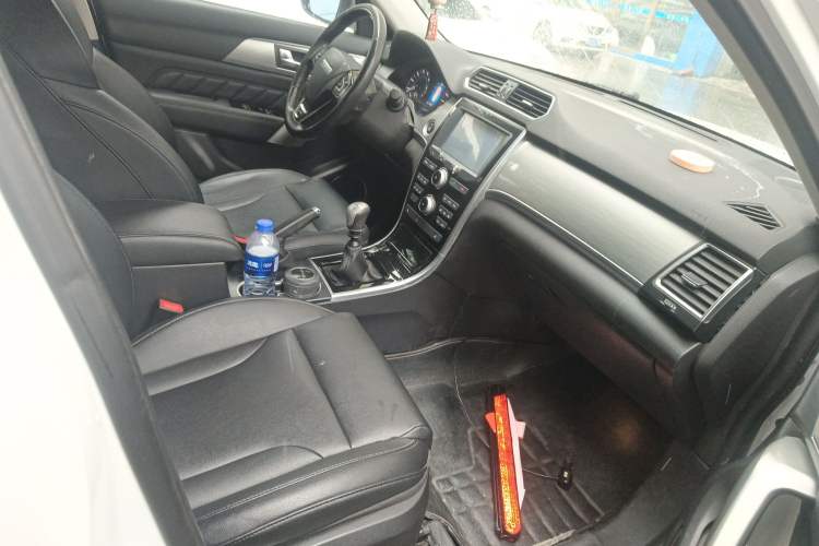 Used Haval H2 2016 Red Label 1.5T Manual Two-Wheel Drive Elite Model
