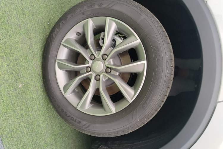 Used Roewe RX5 2023 PLUS 330TGI Automatic Trendsetting Smart Edition
