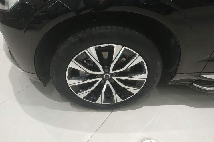 Used Volvo XC60 2023 B5 4x4 Smart Luxury Edition