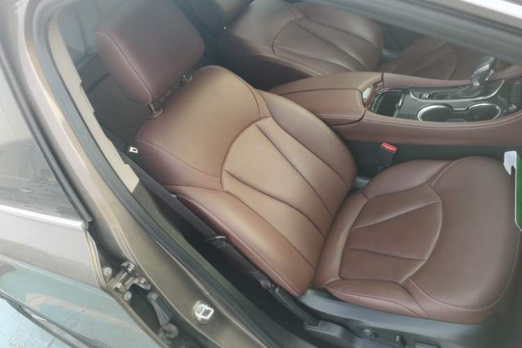 Used Buick Envision 2018 20T Two-Wheel Drive Luxury Model
