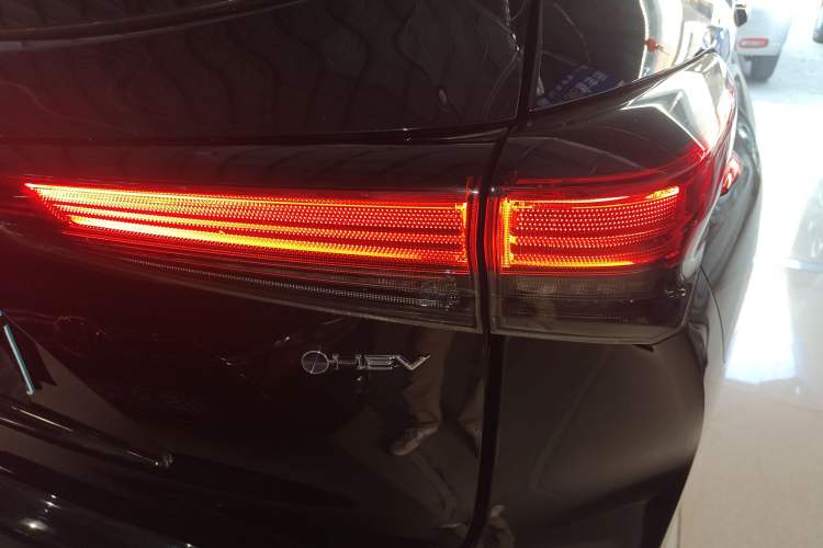 Used Toyota Highlander 2024 2.5L Smart Electric Hybrid Dual-Motor Two-Wheel Drive Luxury Version 7 Seats
