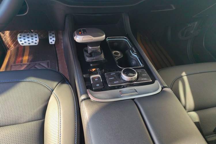 Used  BJ40 2023 2.0T Automatic Four-Wheel Drive Urban Hunter Edition Chivalrous Type
