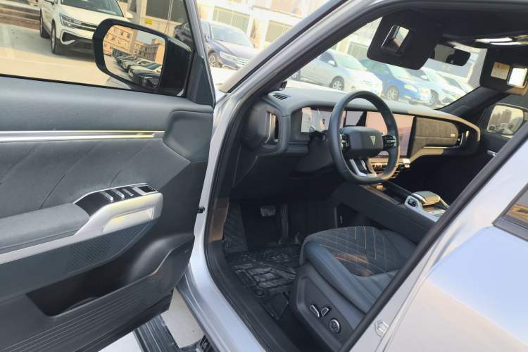 Used  G318 2024 Four-Wheel-Drive Air Suspension Model
