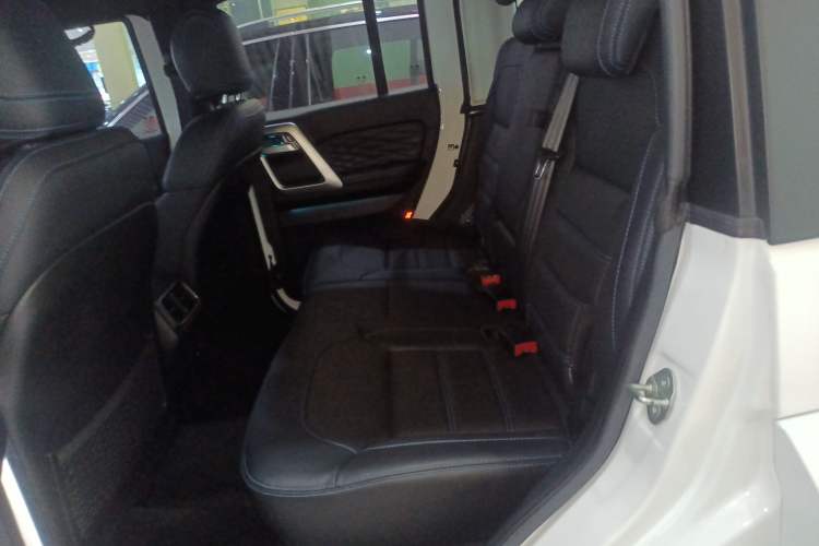 Used  BJ40 2023 2.0T Automatic Four-Wheel Drive Urban Hunter Edition Chivalrous Type
