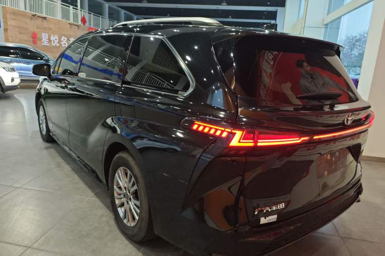 Used Toyota Sienna 2021 2.5L Hybrid Luxury Edition
