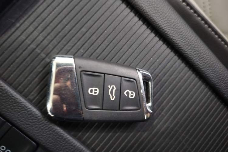 Used Volkswagen Magotan 2023 2 Million Units Limited Edition 330TSI DSG Leading Version
