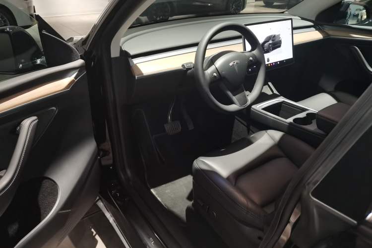 Used Tesla Model Y 2022 Rear-Wheel-Drive Version