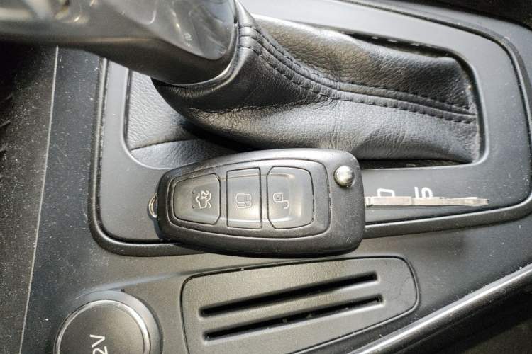 Used Ford Focus 2017 Hatchback 1.6L Automatic Fashion Edition Smart Drive Version
