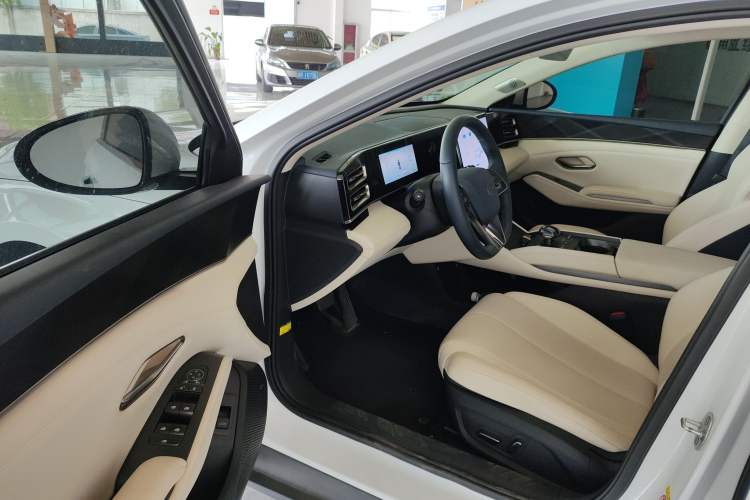 Used BYD Qin L 2024 DM-i 120KM Leading Model
