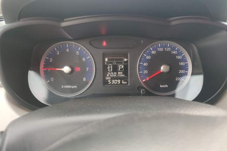 Used Venucia R50 2015 1.6L Automatic Fashion Edition
