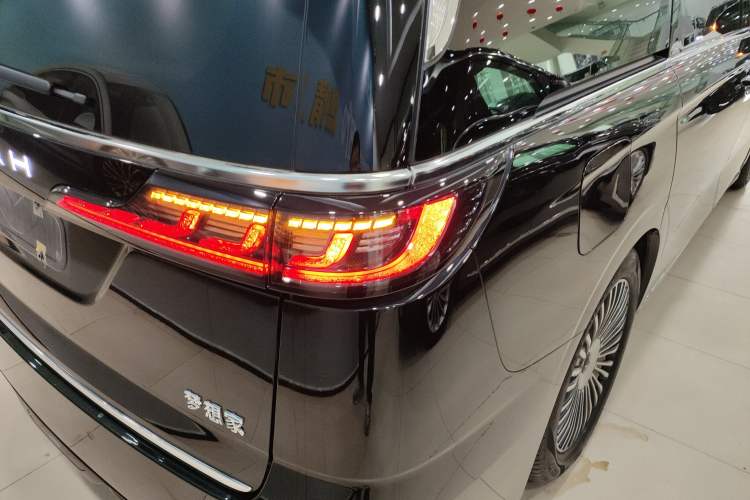 Used VOYAH Dream 2025 PHEV Four-Wheel-Drive Flagship Kunpeng Edition