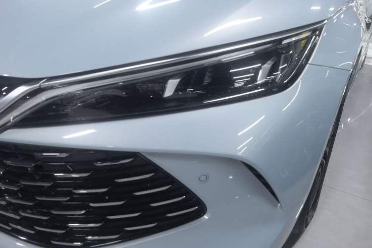 Used BYD Qin L 2025 DM-i Smart Drive 120KM Excellence Model
