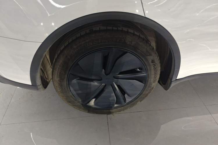 Used Tesla Model Y 2025 Long-Range All-Wheel Drive First Edition