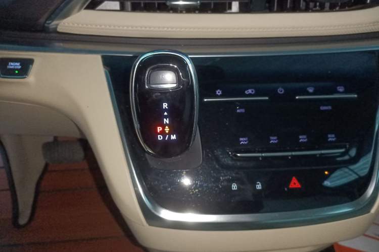 Used Buick GL8 2023 Facelifted Land Cruiser Executive Luxury Version
