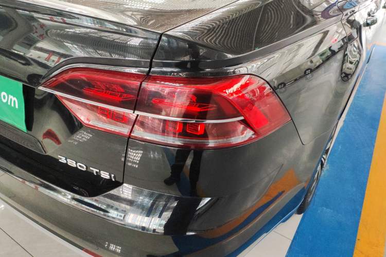 Used Volkswagen Phideon 2018 Revised Version 380TSI Two-Wheel Drive Business Edition
