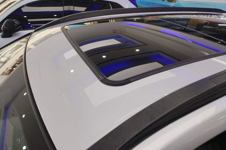 Used Toyota FRONTLANDER 2023 2.0L Smart Electric Hybrid Dual-Engine Deluxe Version
