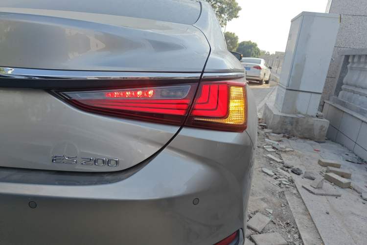 Used Lexus ES 2023 200 Excellence Edition
