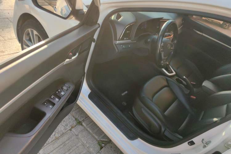 Used Hyundai Elantra 2016 1.6L Automatic ZhiXuan – Elite Version
