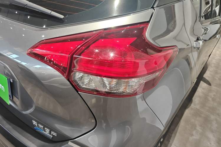 Used Nissan Kicks 2018 1.5L CVT Smart Connect Luxury Edition
