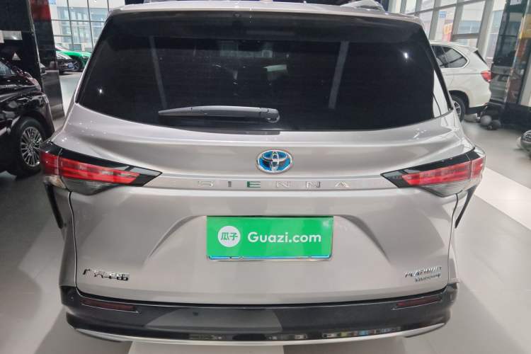 Used Toyota Sienna 2021 2.5L Hybrid Platinum Edition
