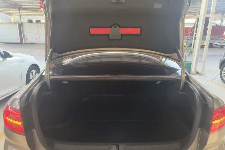 Used Volkswagen Magotan 2017 330TSI DSG Leading Model
