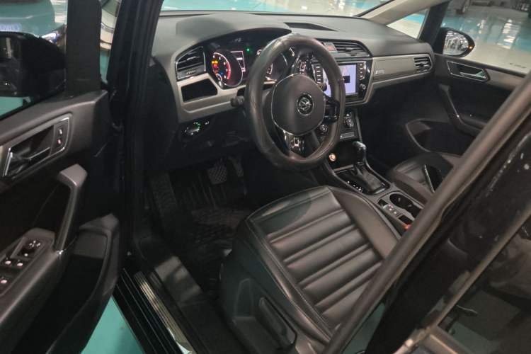 Used Volkswagen Touran 2018 Volkswagen Touran L 280TSI DSG Comfort Edition 7 Seats China VI Standard