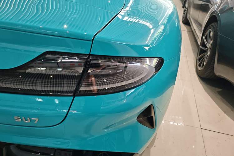 Used  SU7 2024 Rear-Drive Ultra-Long Range Advanced Pro-Level Intelligent Driving Version
