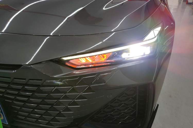 Used Changan UNI-V 2022 2.0T Leading-Speed Edition
