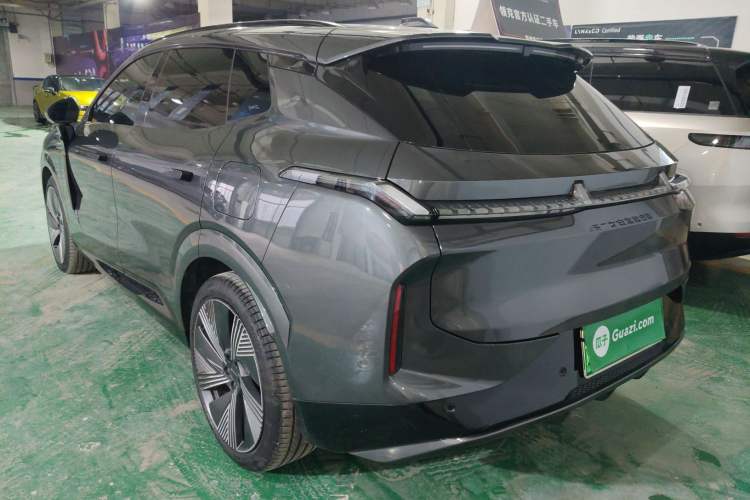 Used Lynk & Co 08 EM-P 2023 120km Long-Range Halo