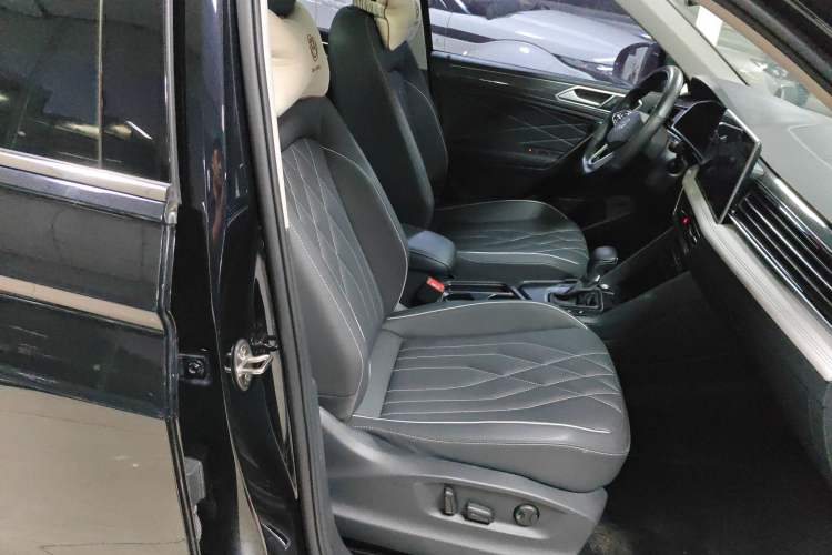 Used Volkswagen Tiguan L 2022 330TSI Automatic Two-Wheel Drive R-Line Enhanced Edition
