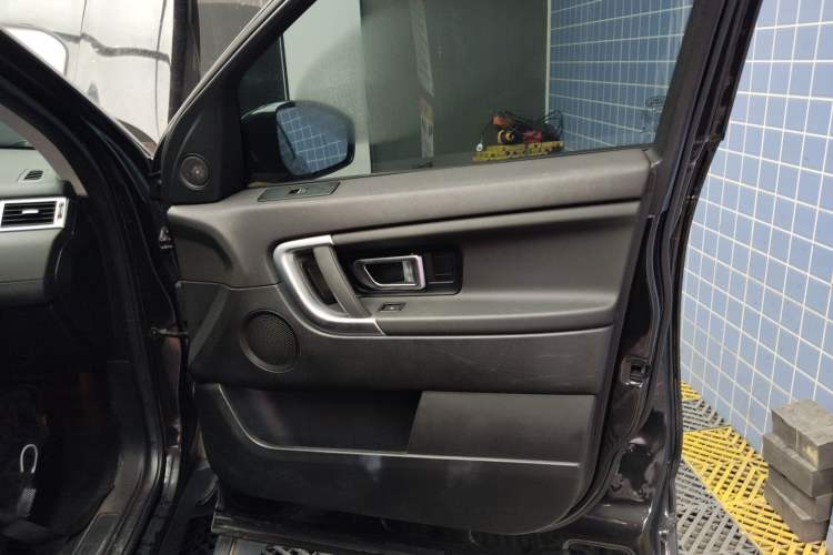 Used Land Rover Discovery Sport 2019 240 PS SE Version China VI Standard
