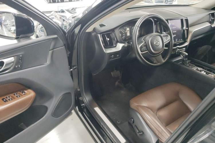Used Volvo XC60 2019 T5 4x4 Smart Edition China V Standard