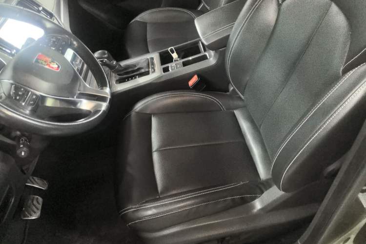 Used Roewe RX5 2016 20T Two-Wheel Drive Automatic Internet Smart Edition
