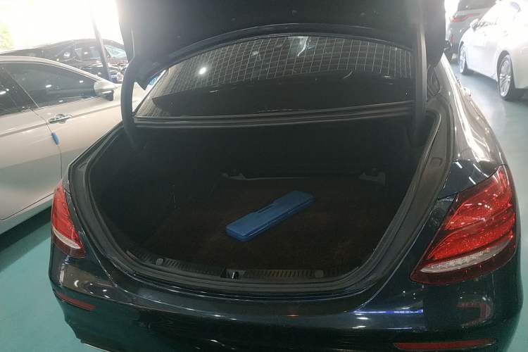 Used Mercedes-Benz E-Class 2016 E 300 L Sporty and Stylish Model
