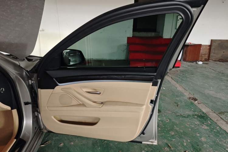 Used BMW 5 Series 2013 525Li Luxury Model
