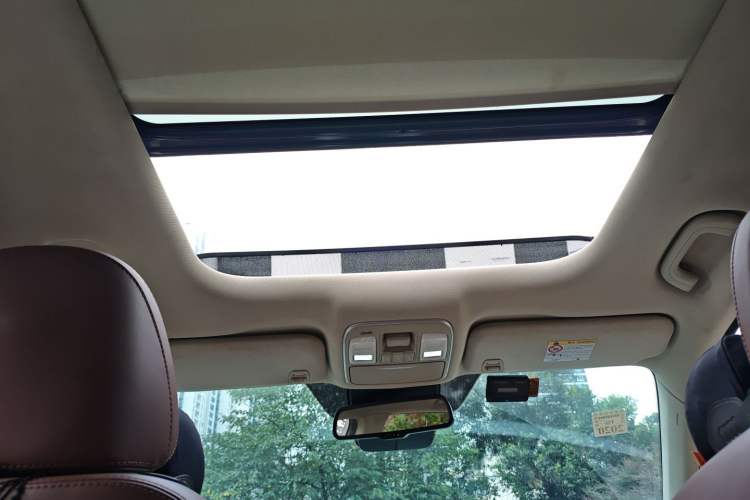 Used Geely Auto Emgrand X7 Sport 2018 1.8TD Automatic Two-Wheel Drive ZhiZun Model with 4G Connectivity
